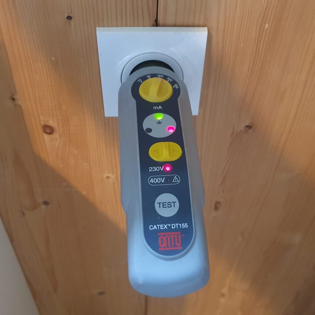 Testeur de différentiel électricité terre